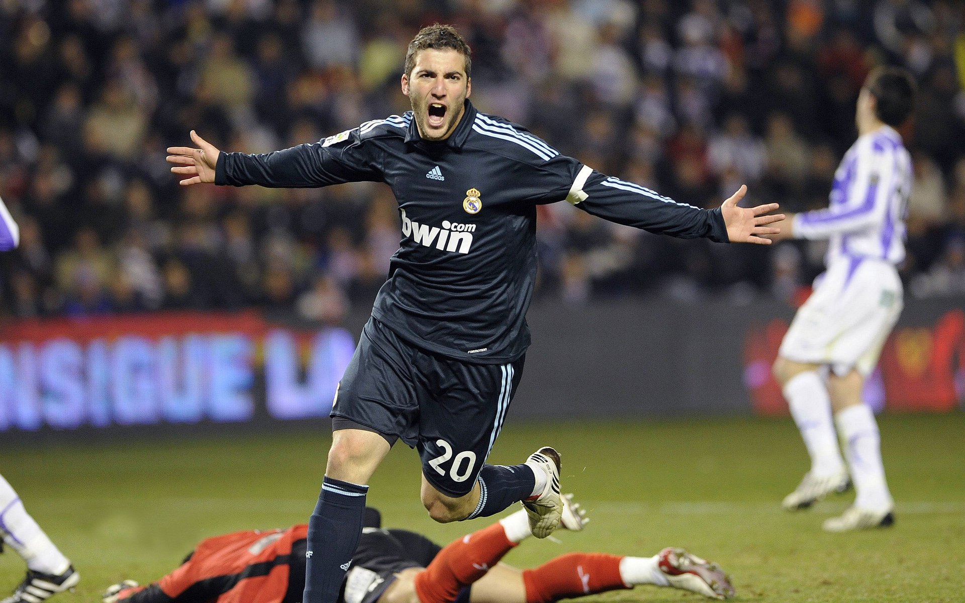 摩纳哥客场大败马德里竞技，无缘欧冠八强，摩纳哥对马赛比分预测